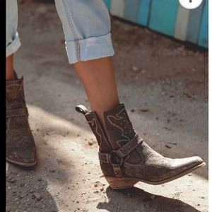 Bed Stu Canada Boots size 8